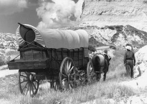 1280px-Conestoga_wagon_on_Oregon_Trail_-_NARA_-_286056_crop