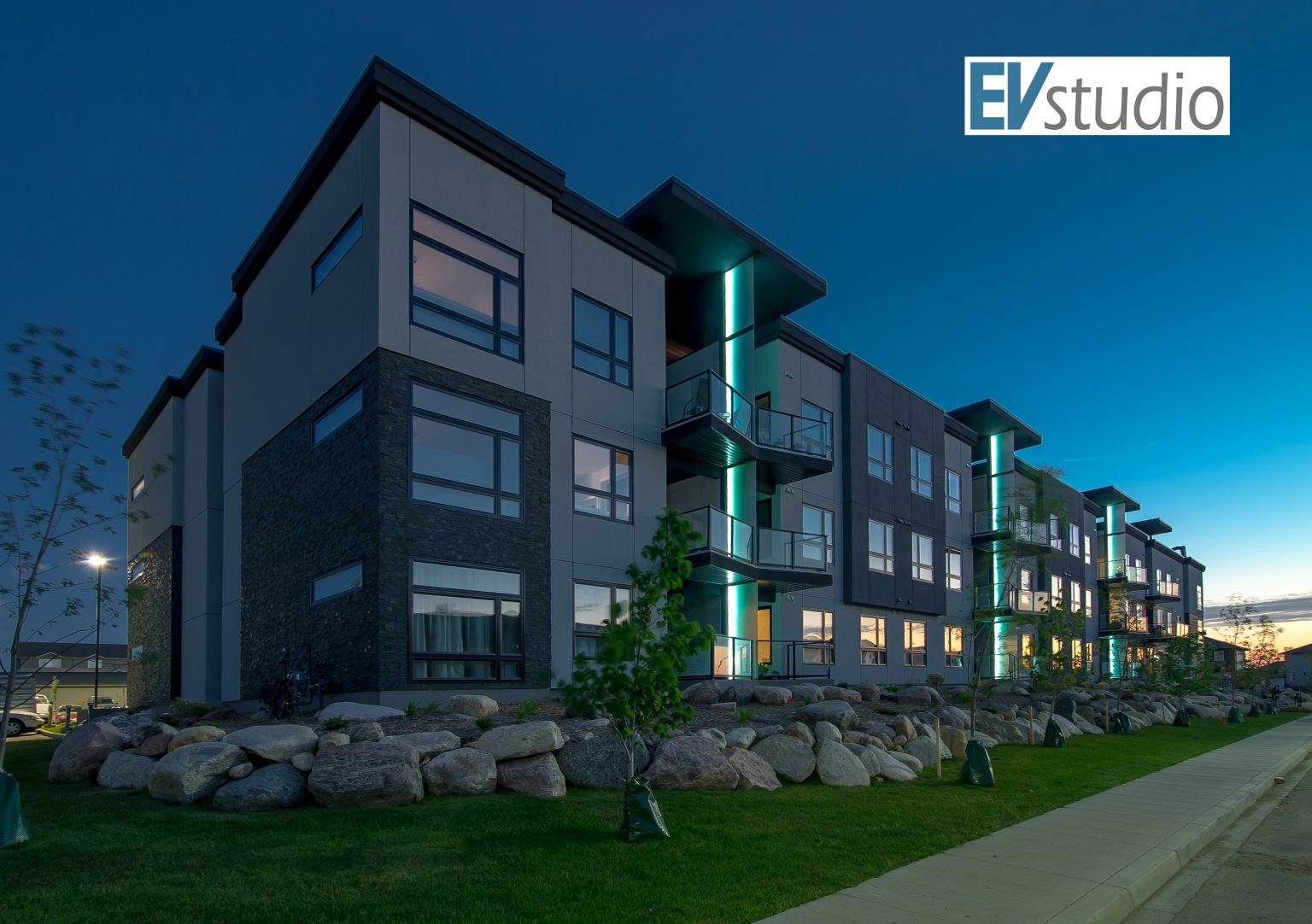Construction cost per square foot for multi family housing based on