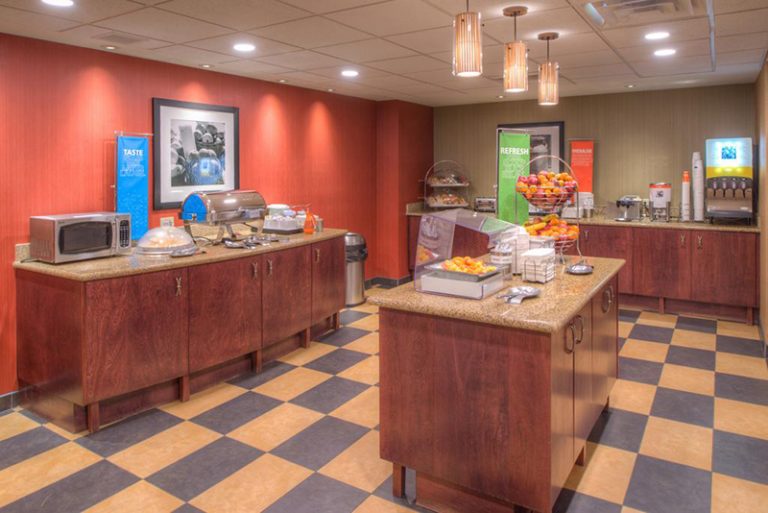 Hampton Inn Breakfast Area 768x513