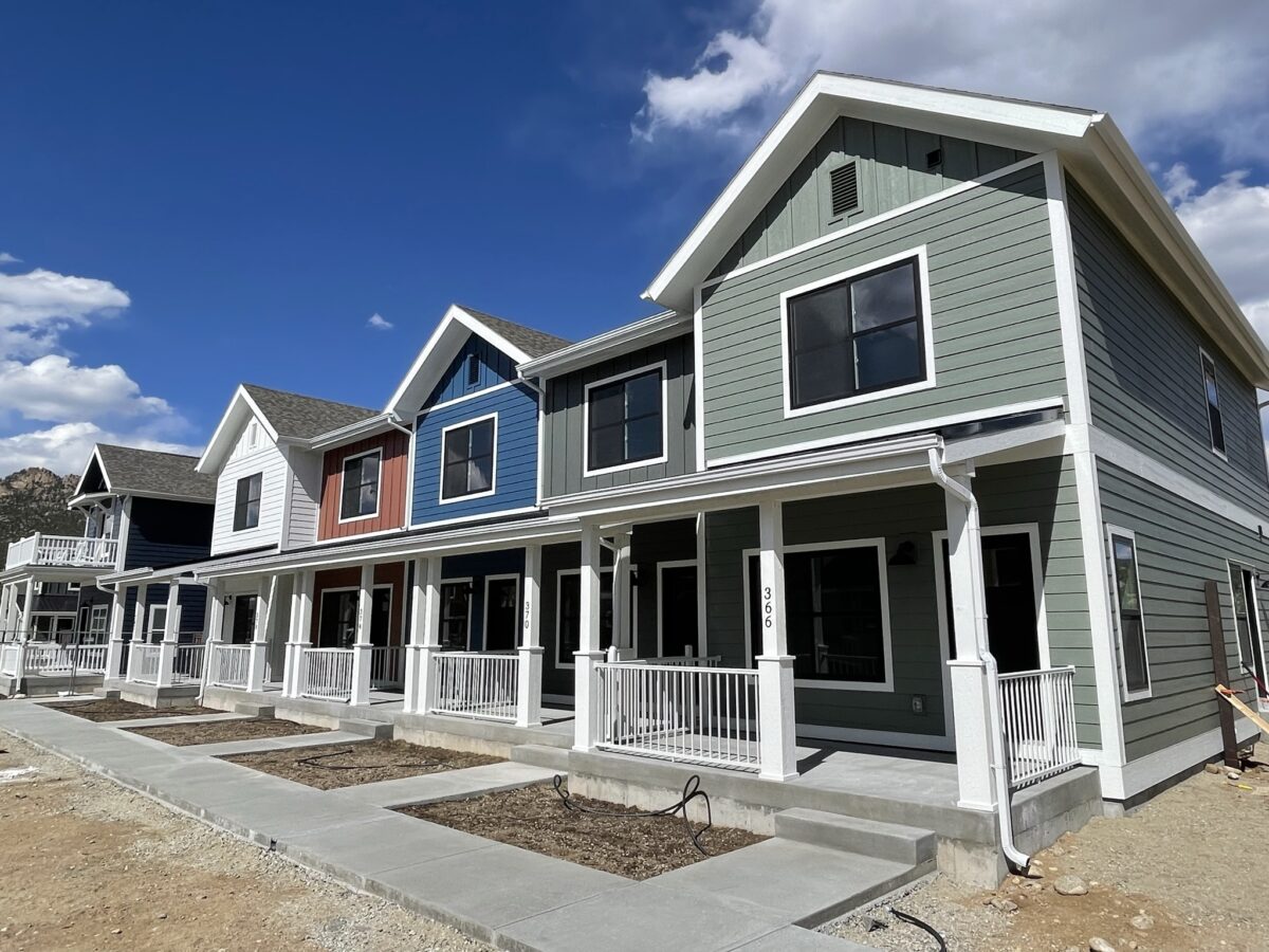 A forced-angle photograph of a five-plex of single-family homes in Buena Vista's affordable housing development, The Farm.